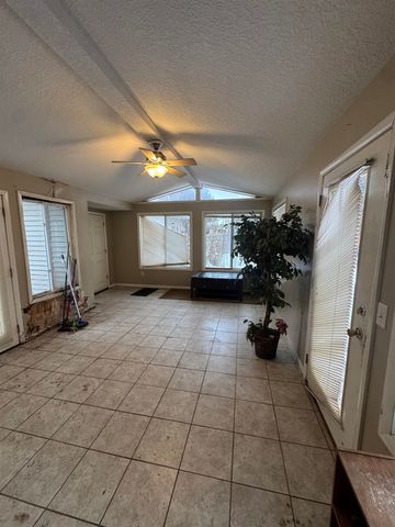 2435 E 41st Street, Davenport, IA 52806