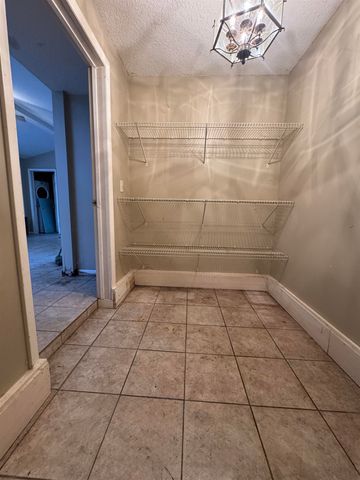 2435 E 41st Street, Davenport, IA 52806