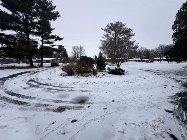 2435 E 41st Street, Davenport, IA 52806