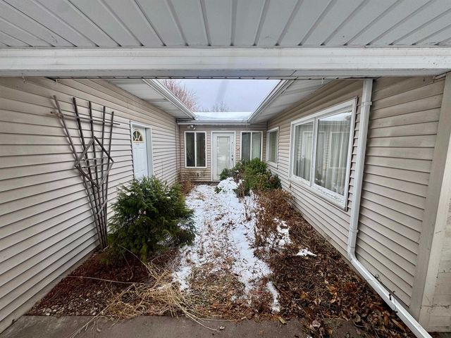 2435 E 41st Street, Davenport, IA 52806