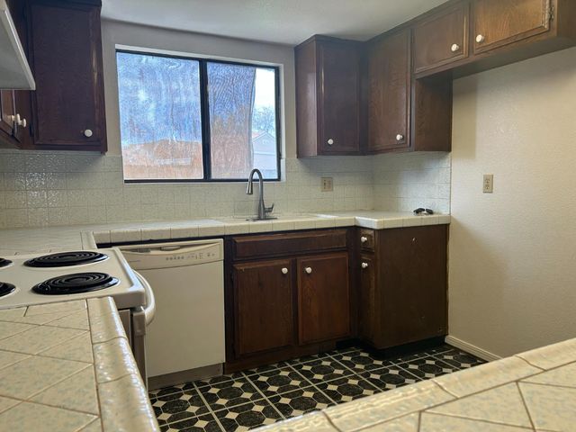 617 Carignane Ct, Lodi, CA 95240