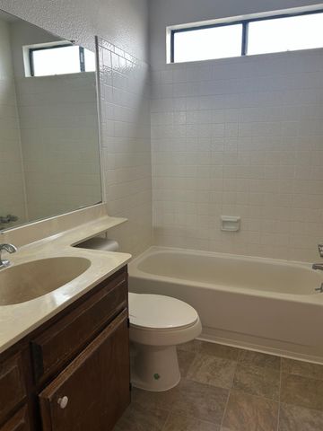 617 Carignane Ct, Lodi, CA 95240