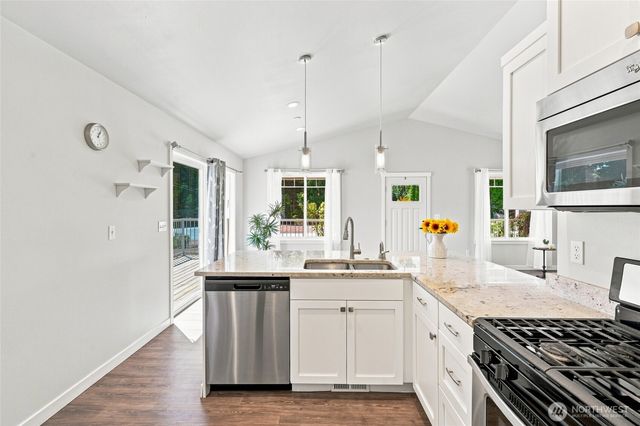 1087 Idlewood Drive, Camano Island, WA 98282
