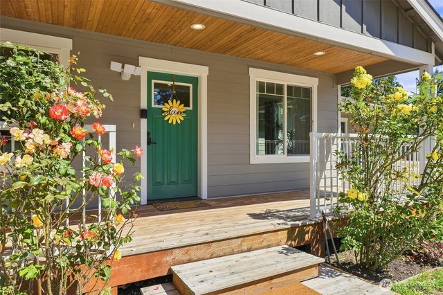 1087 Idlewood Drive, Camano Island, WA 98282