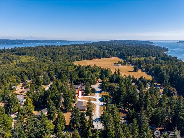 1087 Idlewood Drive, Camano Island, WA 98282