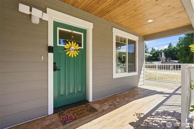 1087 Idlewood Drive, Camano Island, WA 98282