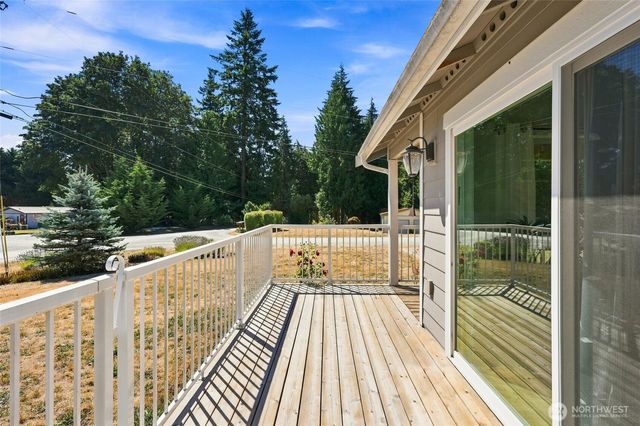 1087 Idlewood Drive, Camano Island, WA 98282
