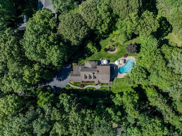 55 Wynn Court, Muttontown, NY 11791