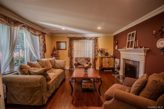 55 Wynn Court, Muttontown, NY 11791