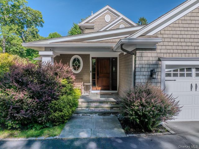 55 Wynn Court, Muttontown, NY 11791