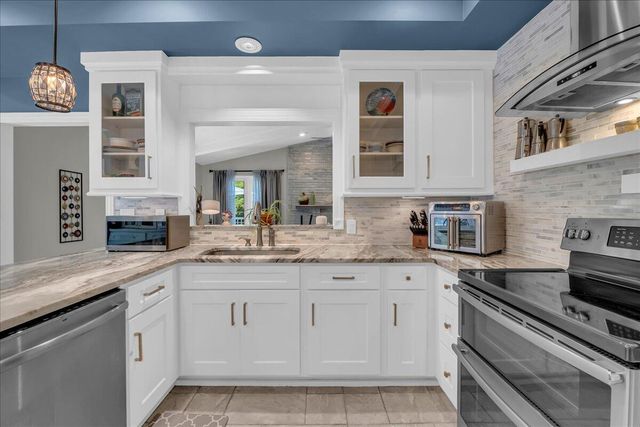 22253 Sheffield Court, Farmington Hills, MI 48335