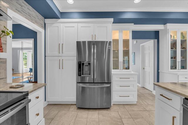 22253 Sheffield Court, Farmington Hills, MI 48335