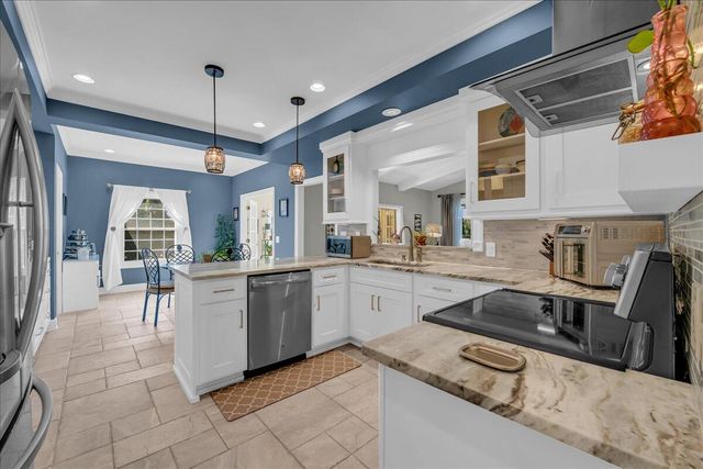 22253 Sheffield Court, Farmington Hills, MI 48335