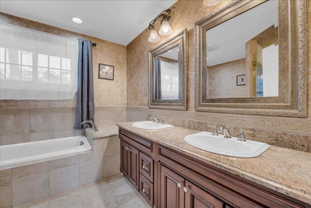 22253 Sheffield Court, Farmington Hills, MI 48335