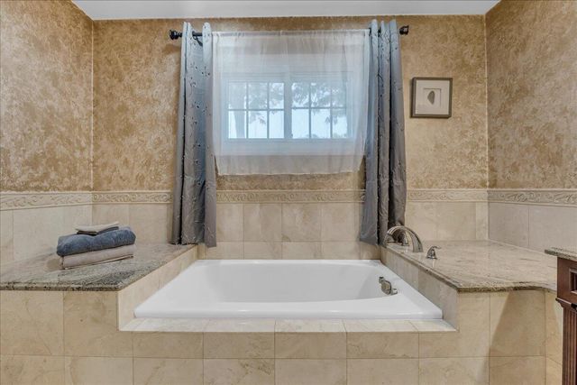 22253 Sheffield Court, Farmington Hills, MI 48335