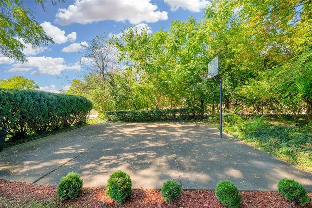 22253 Sheffield Court, Farmington Hills, MI 48335