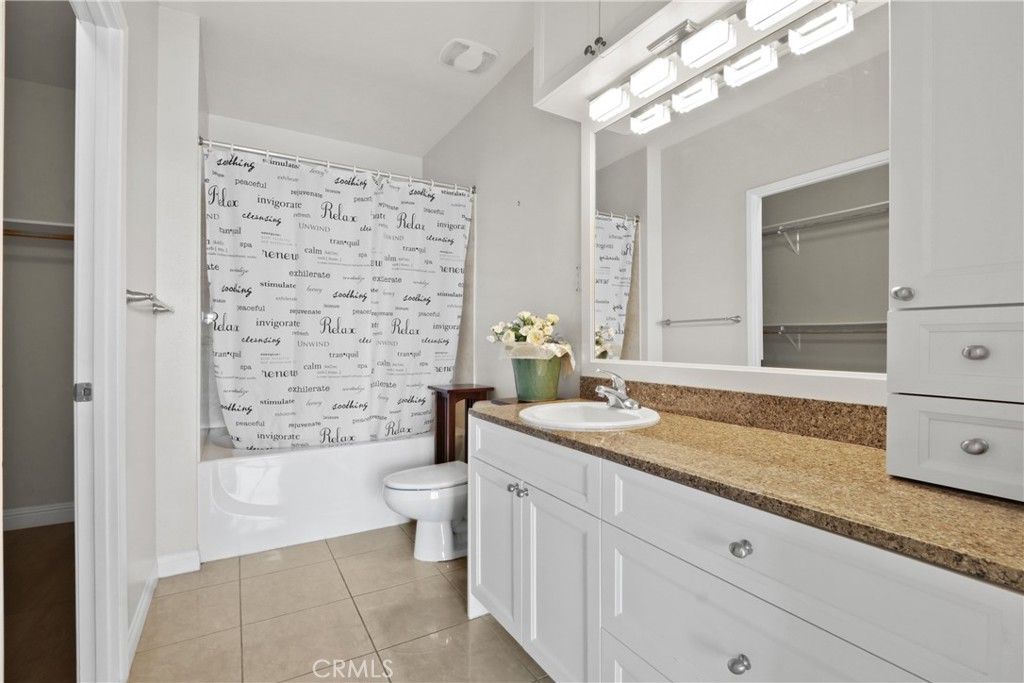 Image 6 of property listing at 488 E Ocean Boulevard 1210, Long Beach, CA 90802