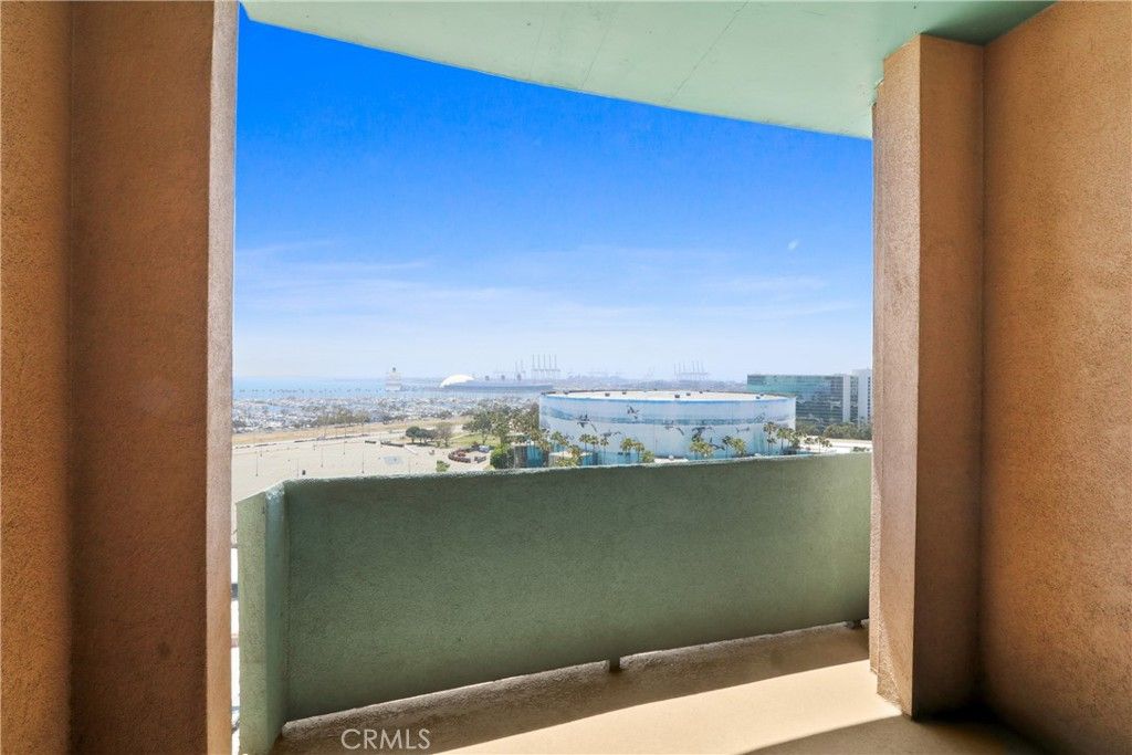 Image 8 of property listing at 488 E Ocean Boulevard 1210, Long Beach, CA 90802