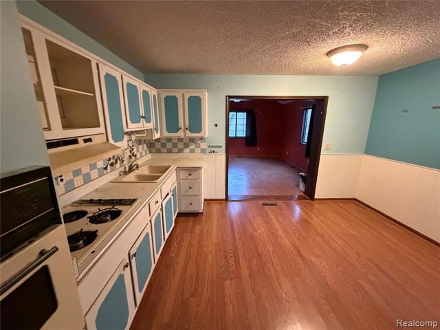 33424 Cheryl Street, Clinton Township, MI 48035