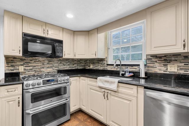 10422 N WOODMERE ROAD, Tampa, FL 33617