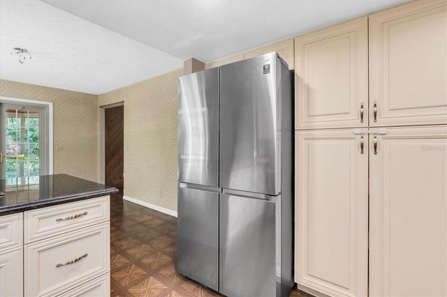 10422 N WOODMERE ROAD, Tampa, FL 33617