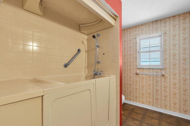 10422 N WOODMERE ROAD, Tampa, FL 33617