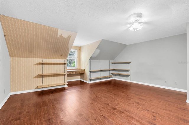 10422 N WOODMERE ROAD, Tampa, FL 33617