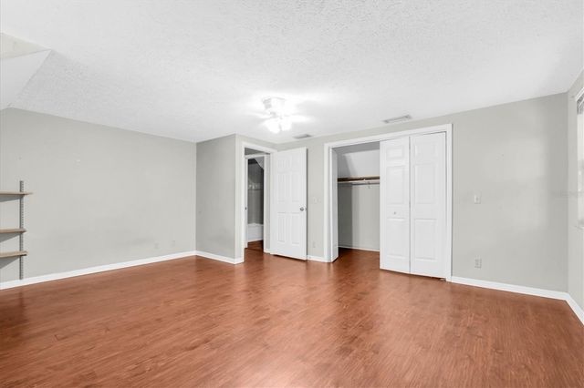 10422 N WOODMERE ROAD, Tampa, FL 33617