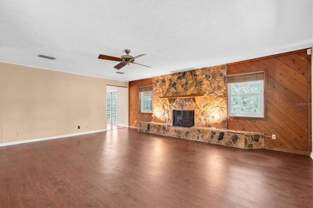 10422 N WOODMERE ROAD, Tampa, FL 33617