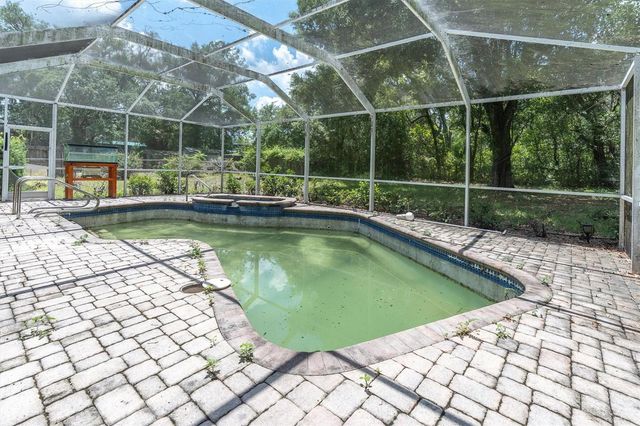 10422 N WOODMERE ROAD, Tampa, FL 33617