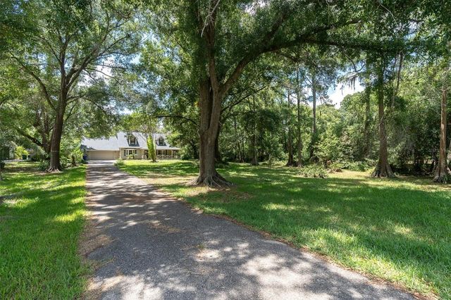 10422 N WOODMERE ROAD, Tampa, FL 33617