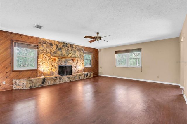 10422 N WOODMERE ROAD, Tampa, FL 33617