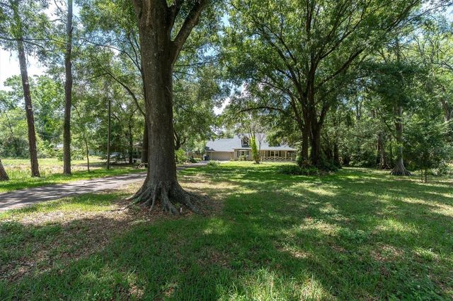 10422 N WOODMERE ROAD, Tampa, FL 33617