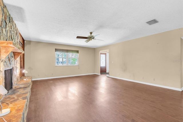 10422 N WOODMERE ROAD, Tampa, FL 33617