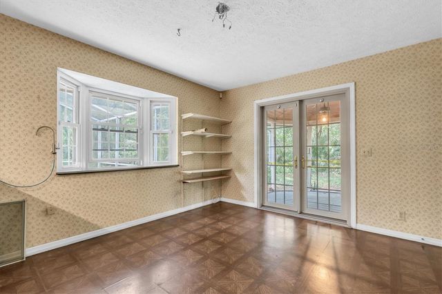 10422 N WOODMERE ROAD, Tampa, FL 33617