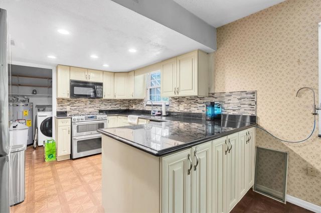 10422 N WOODMERE ROAD, Tampa, FL 33617
