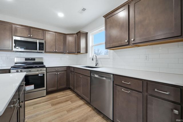 218 Saddle Ridge Drive, Garrett, IN 46738