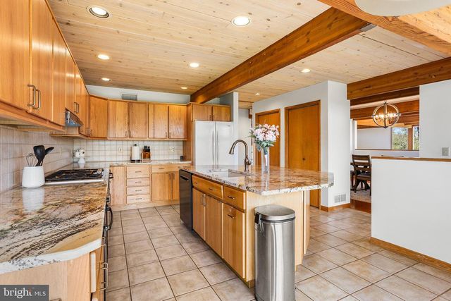 84 STONY BROOK RD, Hopewell, NJ 08525