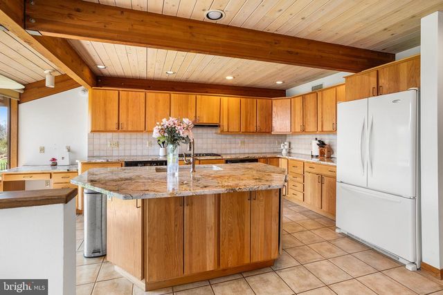84 STONY BROOK RD, Hopewell, NJ 08525