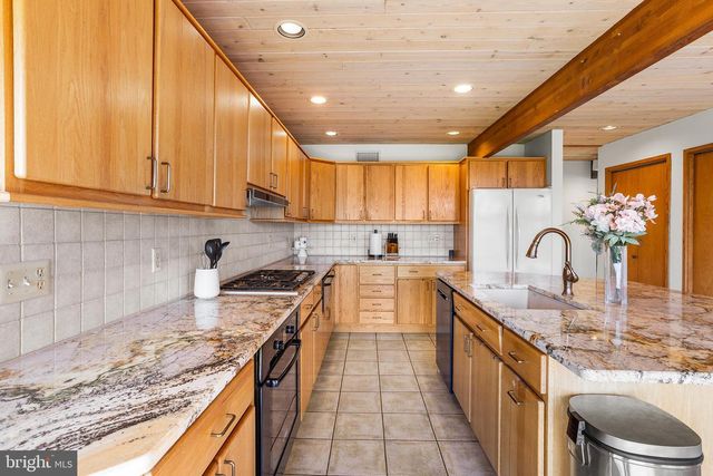 84 STONY BROOK RD, Hopewell, NJ 08525