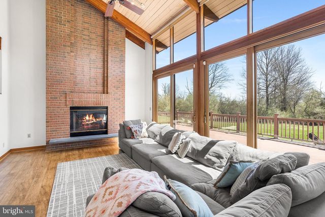 84 STONY BROOK RD, Hopewell, NJ 08525