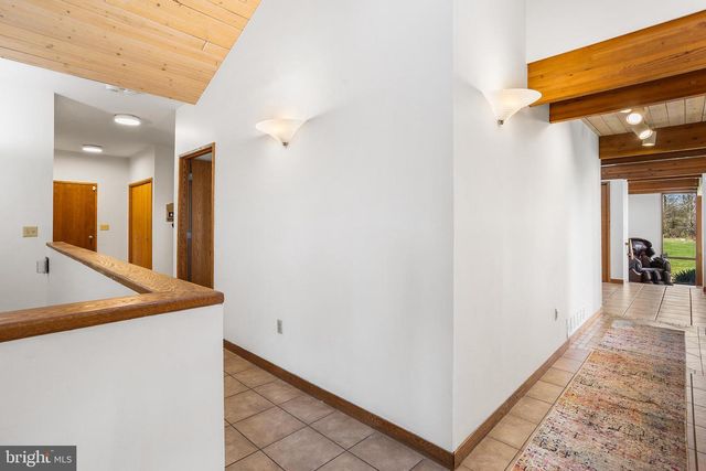 84 STONY BROOK RD, Hopewell, NJ 08525