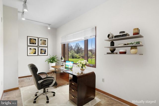 84 STONY BROOK RD, Hopewell, NJ 08525