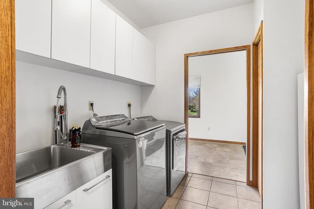 84 STONY BROOK RD, Hopewell, NJ 08525