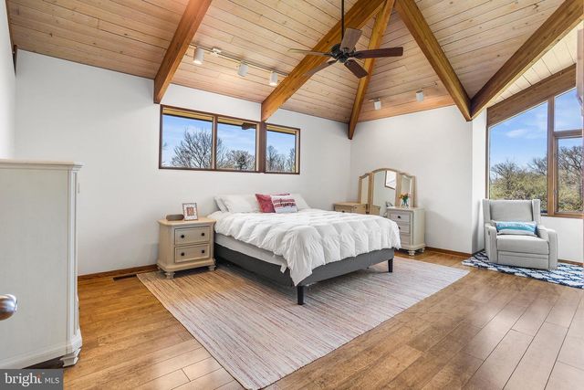 84 STONY BROOK RD, Hopewell, NJ 08525