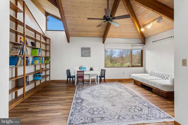 84 STONY BROOK RD, Hopewell, NJ 08525