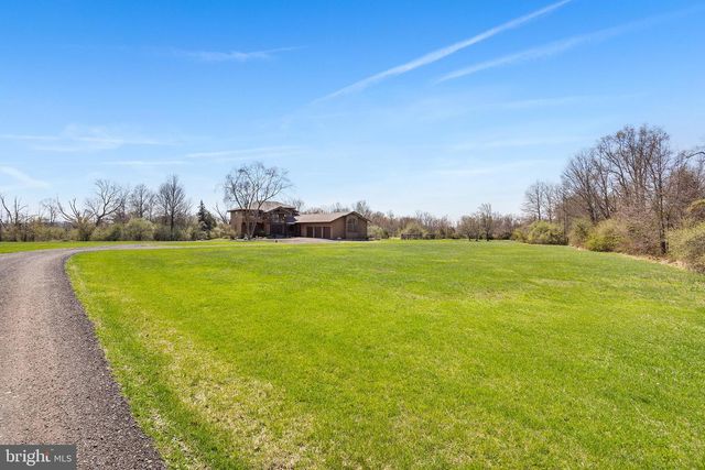 84 STONY BROOK RD, Hopewell, NJ 08525
