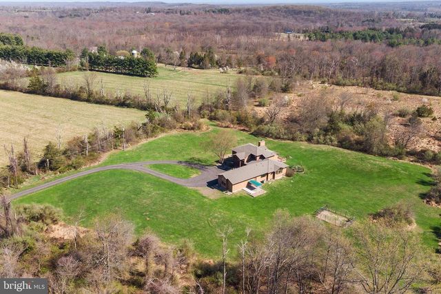 84 STONY BROOK RD, Hopewell, NJ 08525