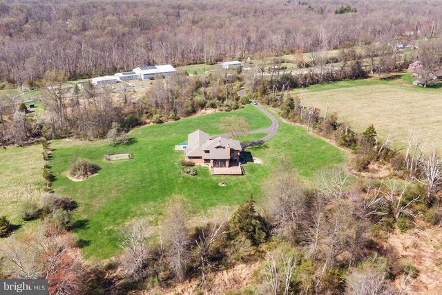 84 STONY BROOK RD, Hopewell, NJ 08525