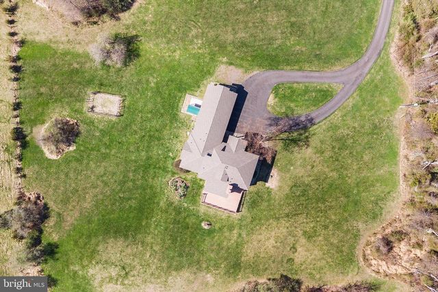 84 STONY BROOK RD, Hopewell, NJ 08525
